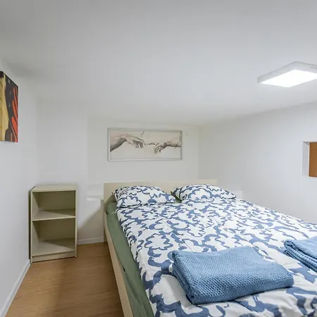 Cute Gallery Flat In Budapest, Spring Appartement