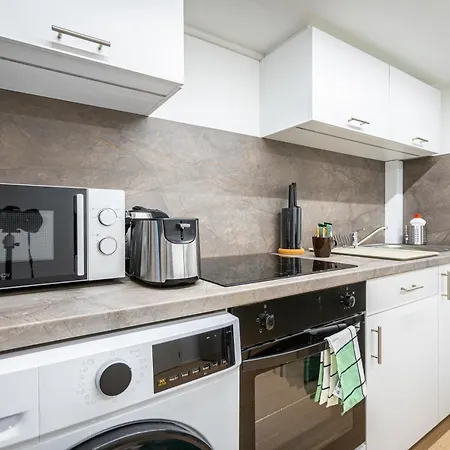 Cute Gallery Flat In Budapest, Spring Budapešť