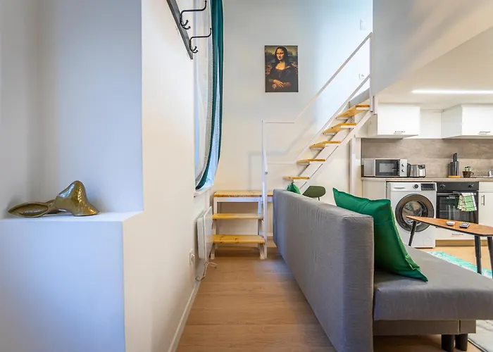 Cute Gallery Flat In Budapest, Spring *