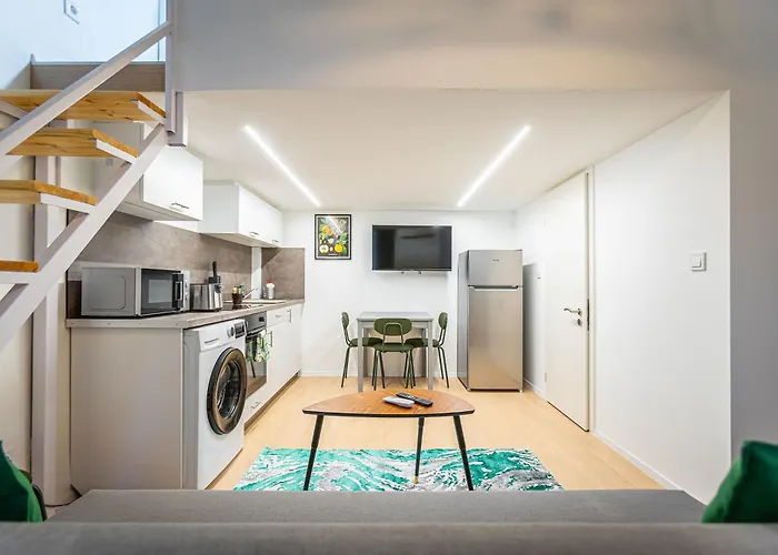 Cute Gallery Flat In Budapest, Spring Appartement Boedapest