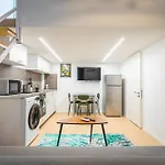 Cute Gallery Flat In Budapest, Spring Apartamento Budapest