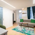 Cute Gallery Flat In Budapest, Spring Apartamento Budapest