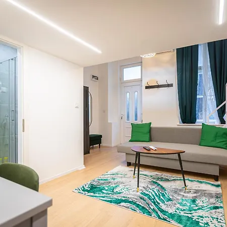 Cute Gallery Flat In Budapest, Spring 아파트 부다페스트